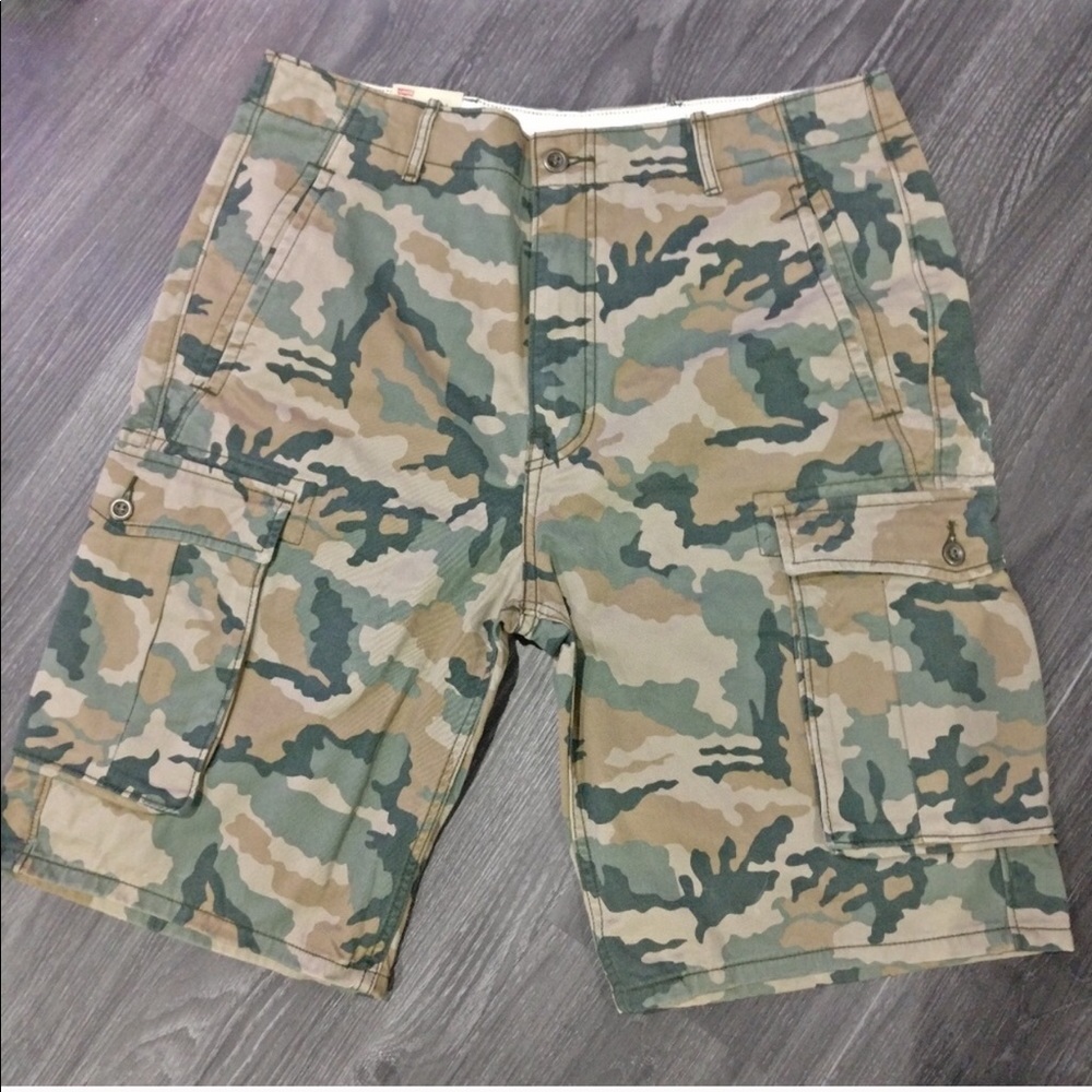 Levi’s Cargo Shorts NWT